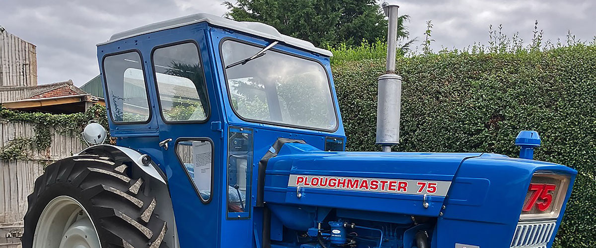 Afflux d'Inscriptions de Tracteurs Anciens à l'Approche de la Vente aux Enchères d'Avril de Cheffins